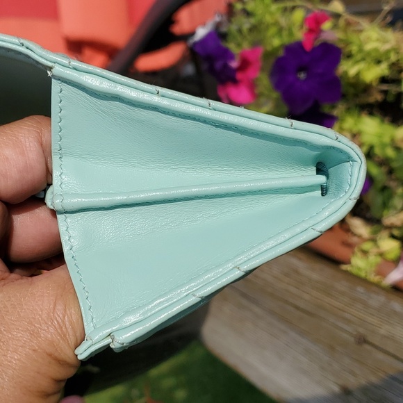 Mint Green Accessory with Elegant Design and Versatile Use - Picture 11 of 17